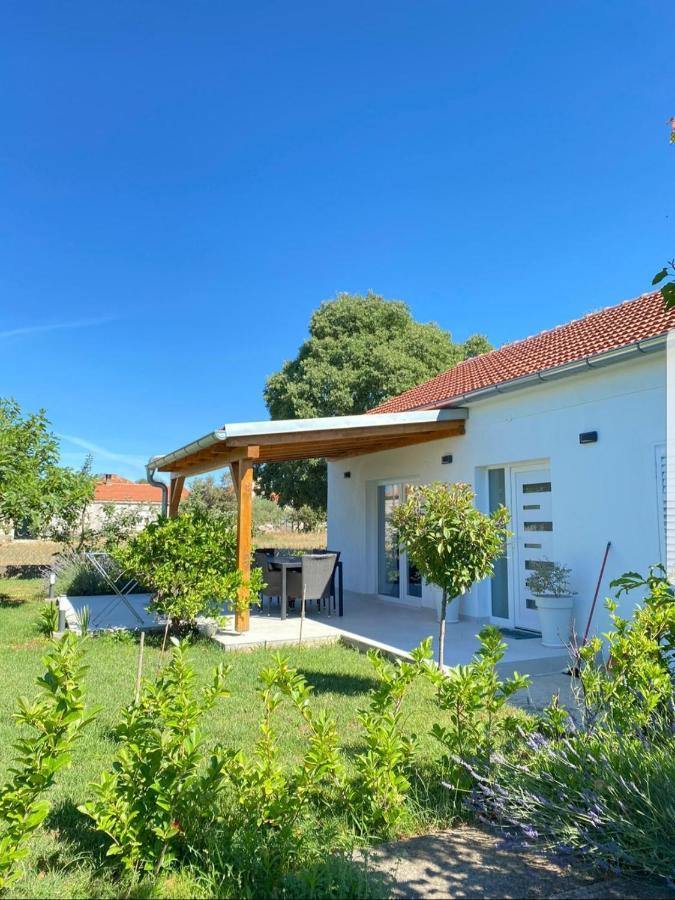 Holiday House Lucia Sukosan Exterior photo
